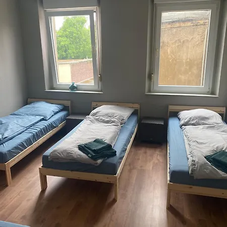 Emas 7 Mit 4 Einzelbetten, Küche, Dusche * Krefeld